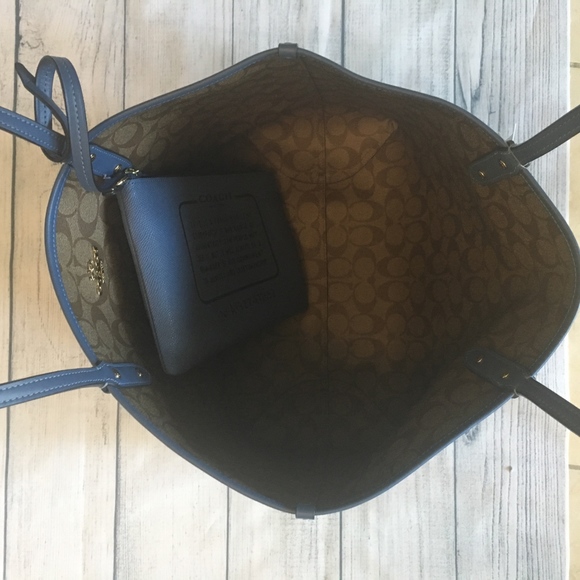 LAST ONE! COACH Blue Floral Reversible Peony Floral CityTote - Picture 7 of 8